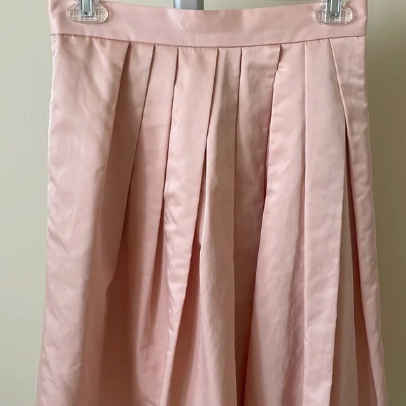 Banana Republic peach pleated midi skirt, size US 2 - Picture 3 of 7